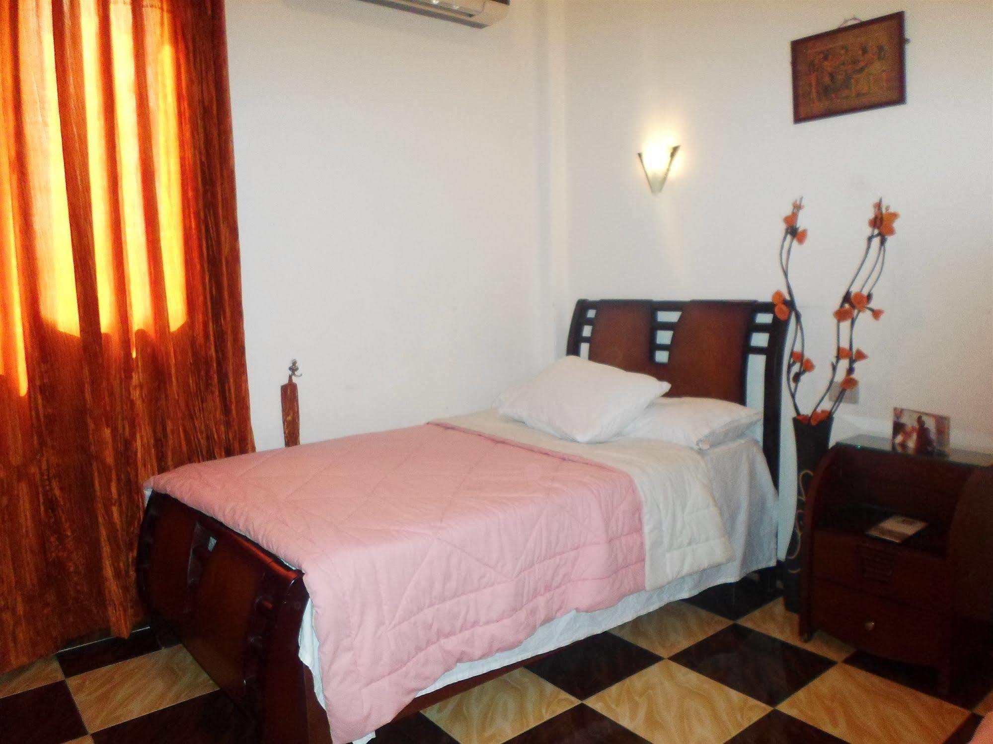 Family Palace Hostel Cairo Exterior photo