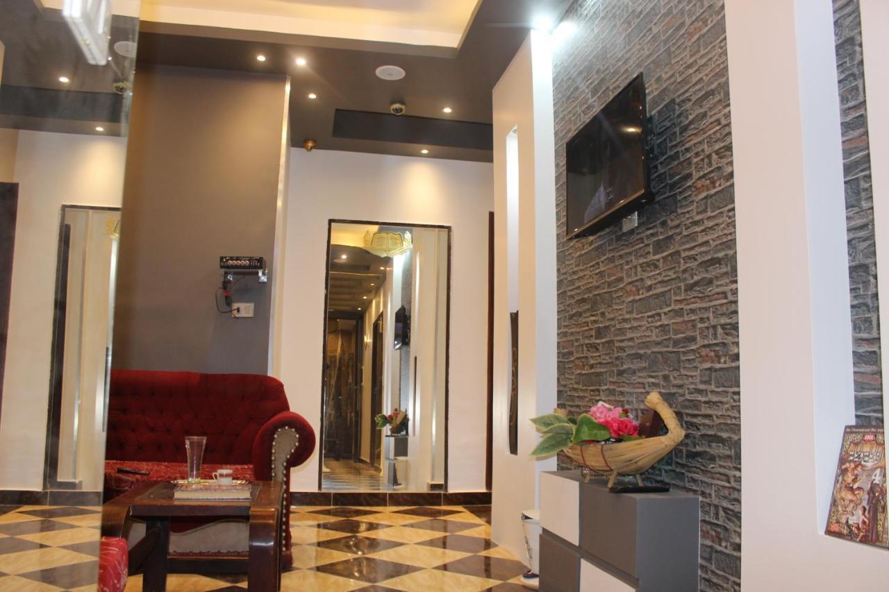 Family Palace Hostel Cairo Exterior photo