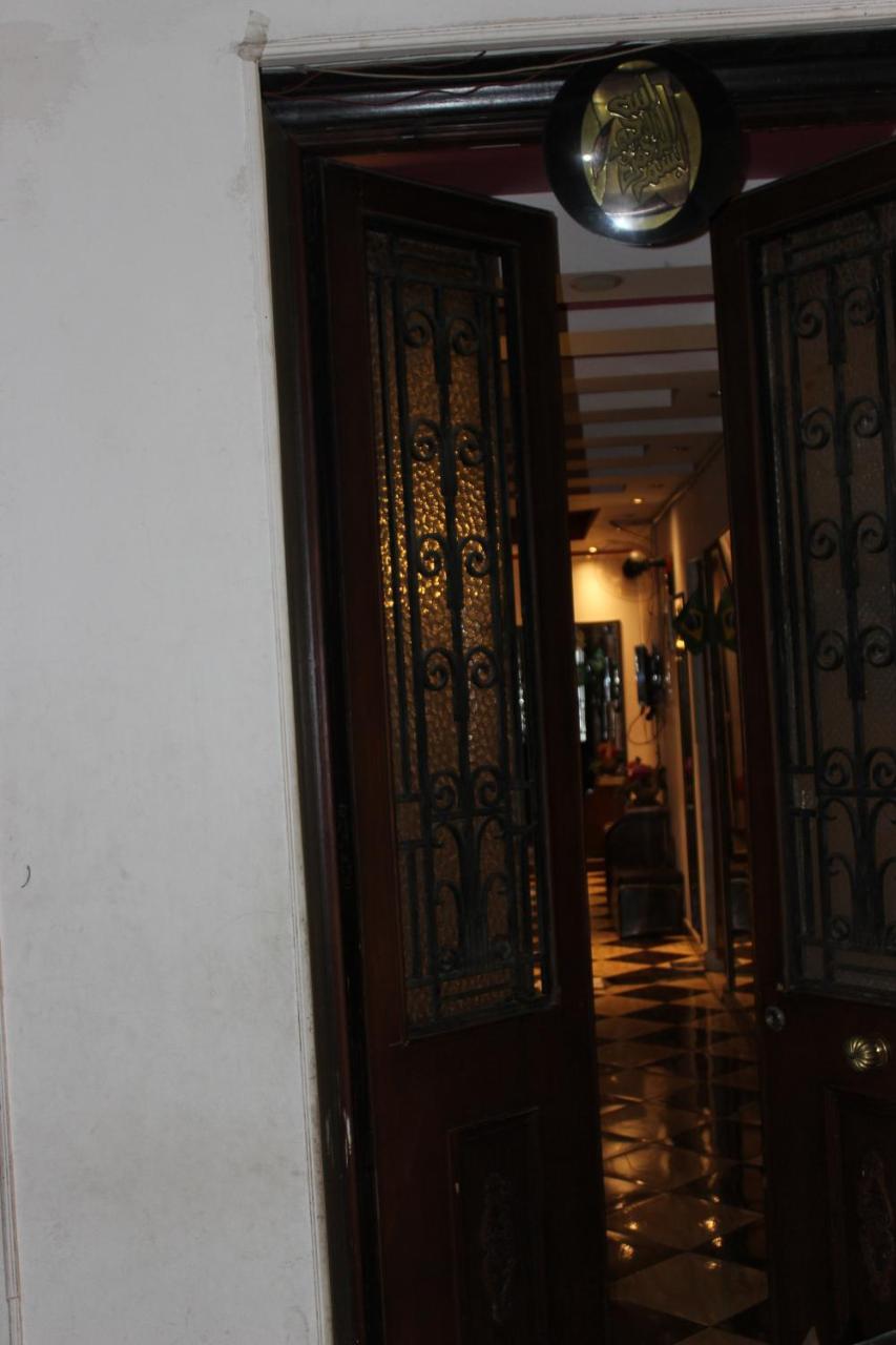 Family Palace Hostel Cairo Exterior photo