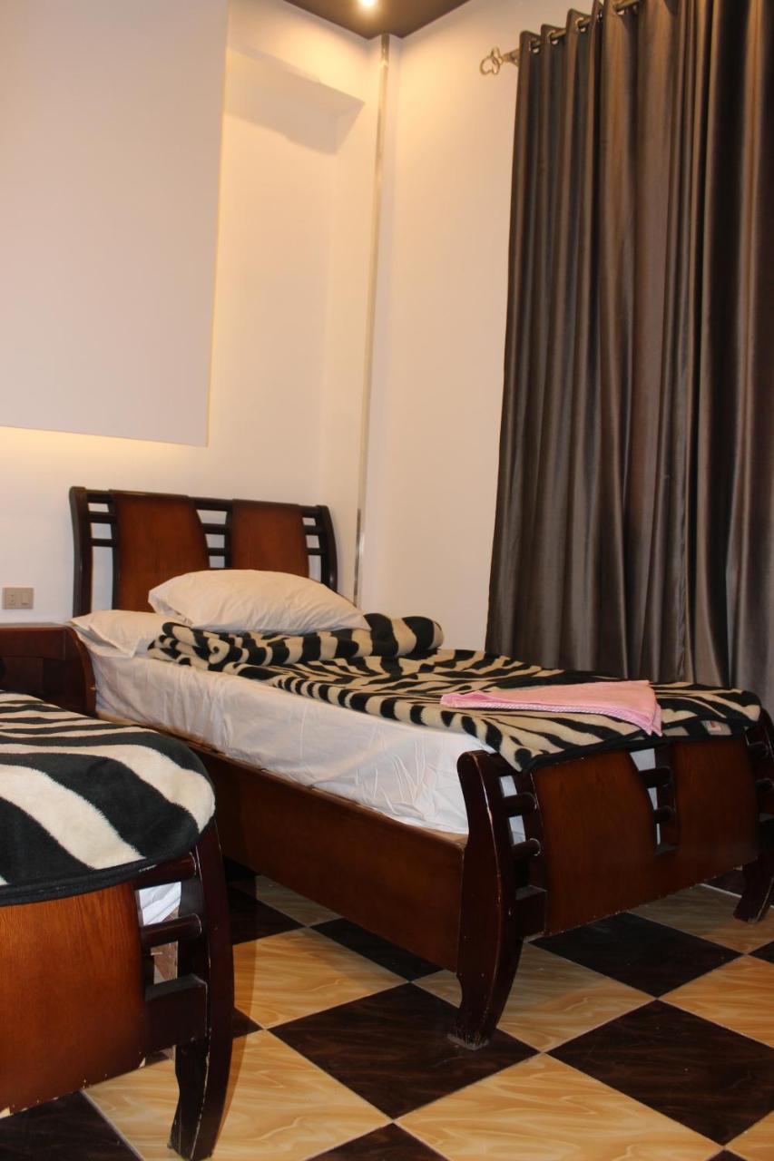 Family Palace Hostel Cairo Exterior photo