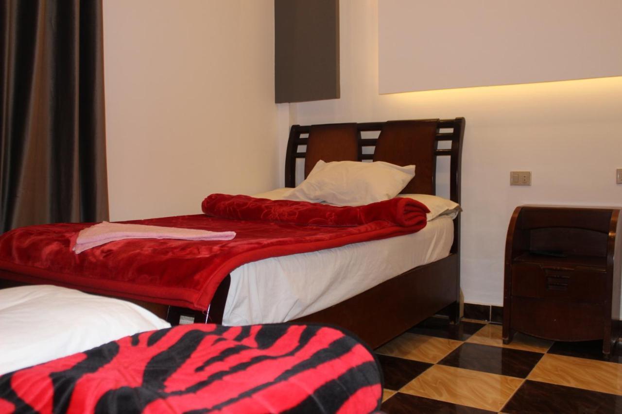 Family Palace Hostel Cairo Exterior photo