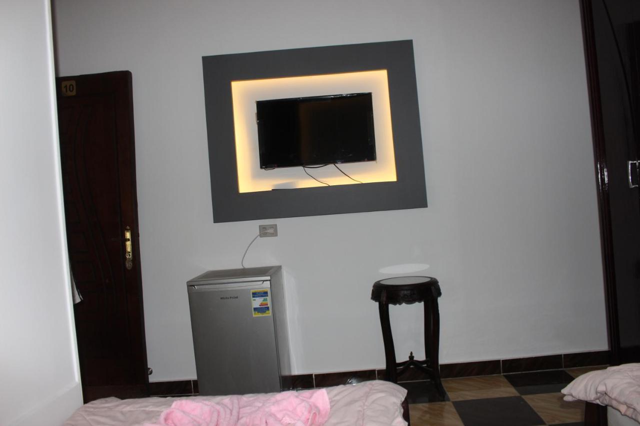 Family Palace Hostel Cairo Exterior photo