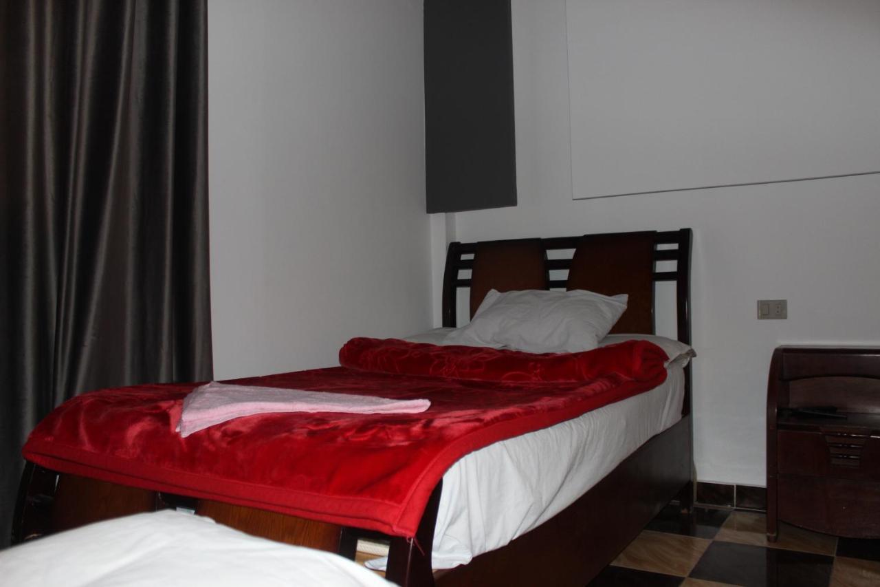 Family Palace Hostel Cairo Exterior photo